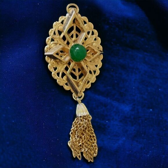 Sarah Coventry Peking Brooch Tassel Pin Filigree Gold Tone Green Glass Cabochon - Picture 14 of 16